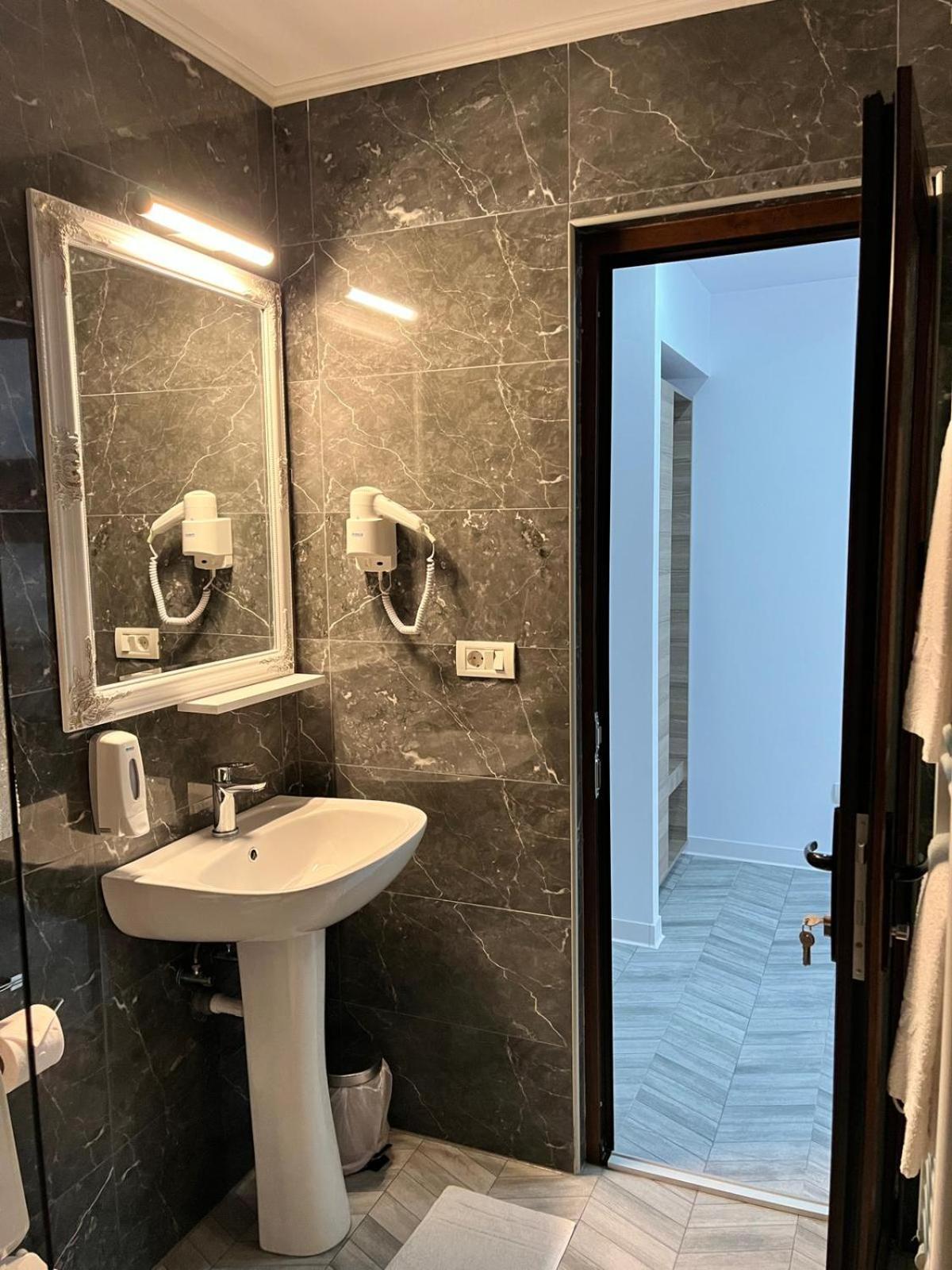 Harmony House Hotel Zsilvásárhely Kültér fotó